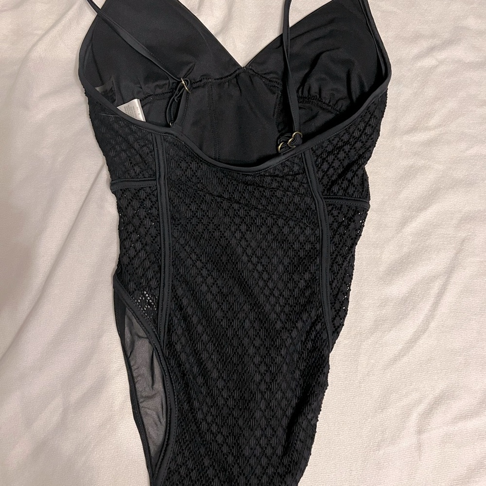 NWOT women crochet style one piece swim suit brand is Cali For Nia